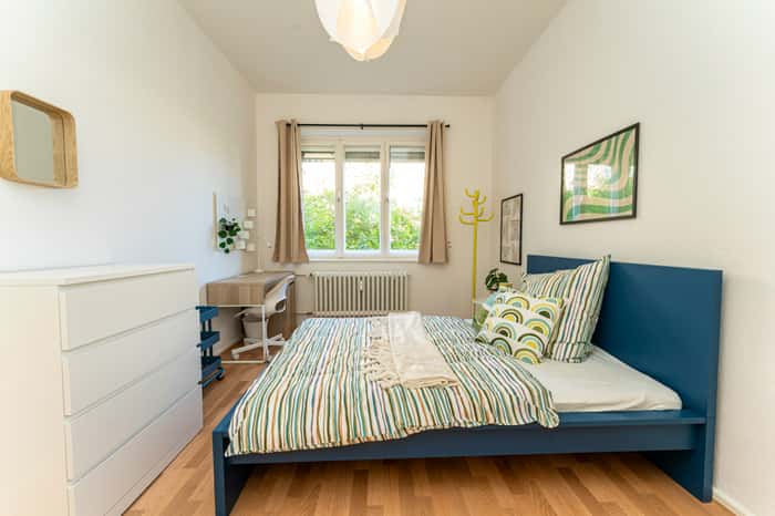 Listing photo thumbnail