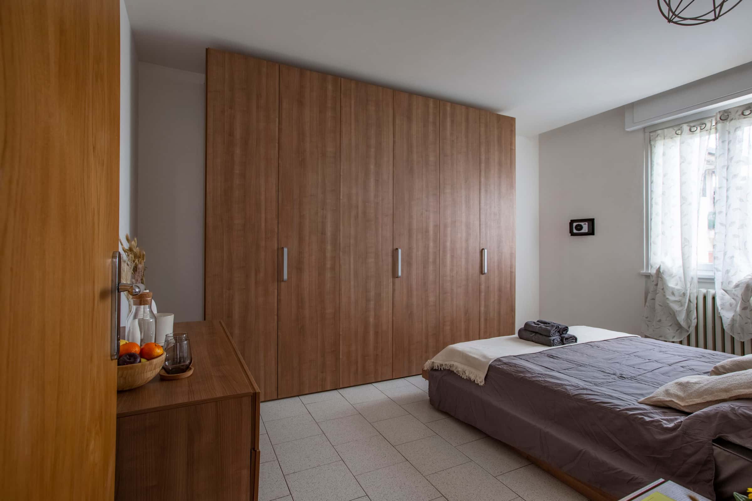 Quarto em Via Pio XI, Como para 75 m² com 2 quartos