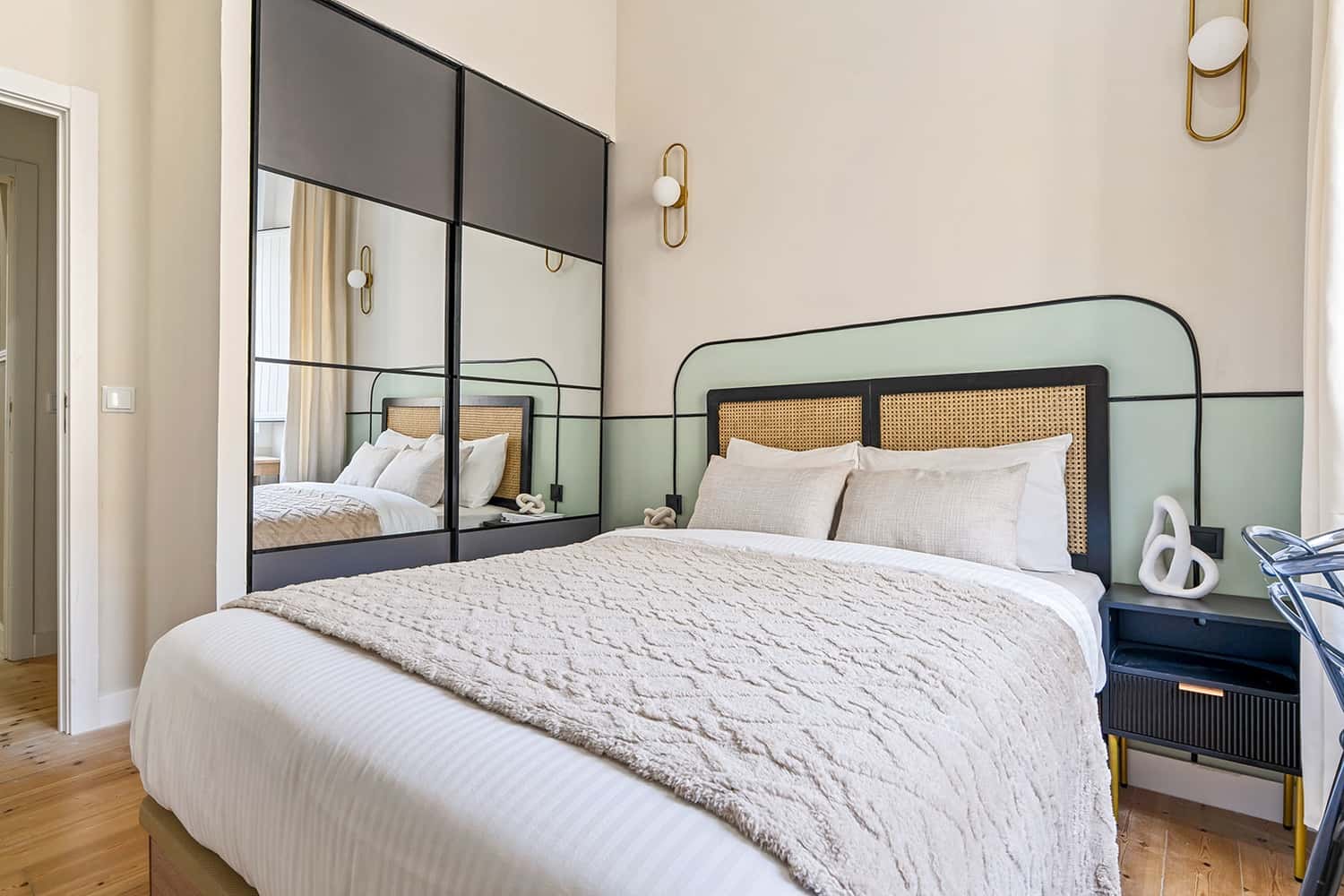 Room 3  - 85. Rua Nova do Almada 80 2E