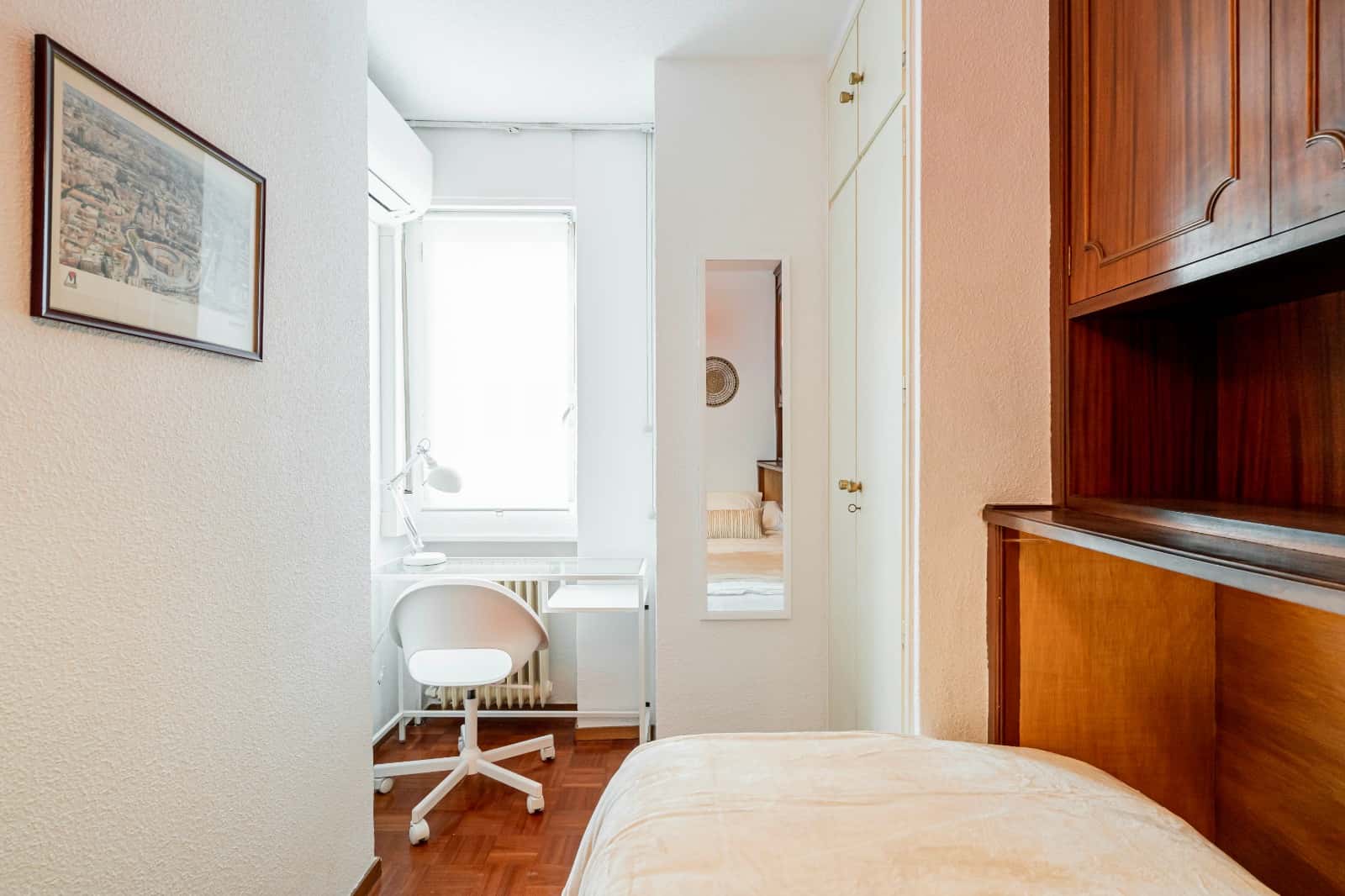 Habitación privada en piso compartido en el barrio de Guindalera - H4