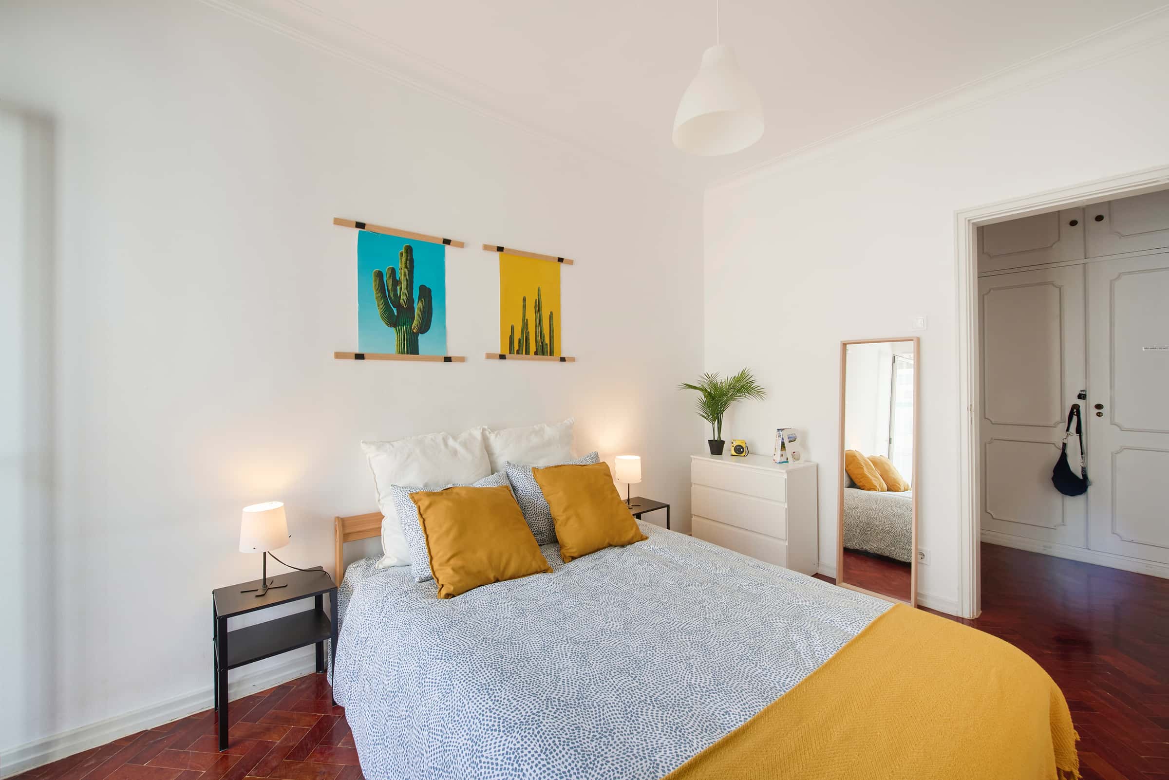 Bedroom in a 7-bedroom apartment in Lisbon - Room 6