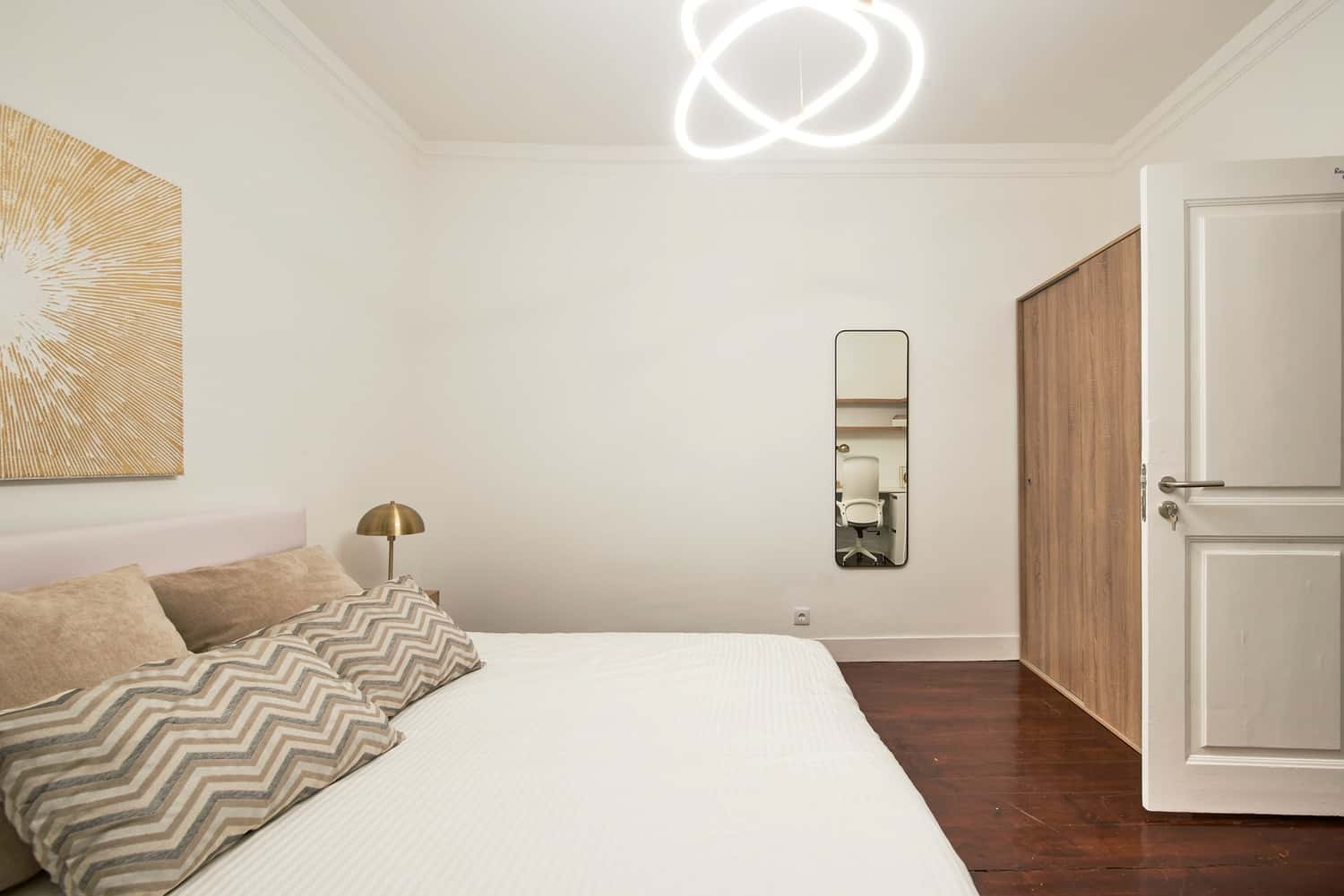 Room 4 - 88. R.Gomes Freire 191 3