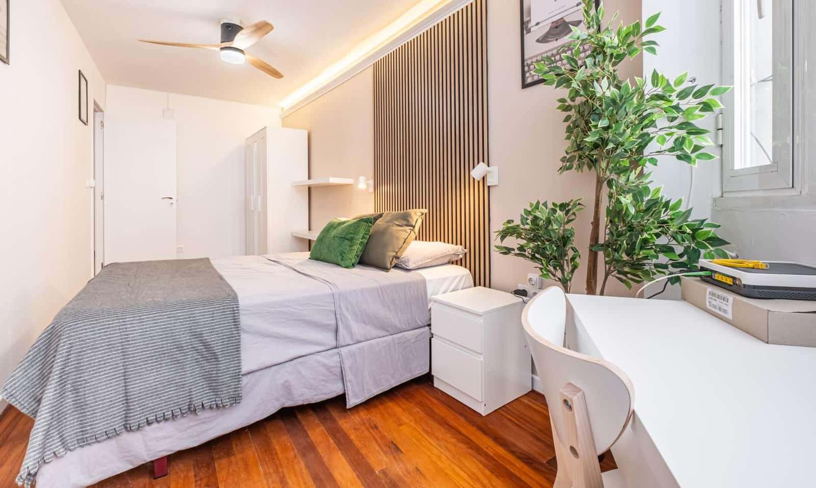 Double bed in Rooms for rent in Alicante