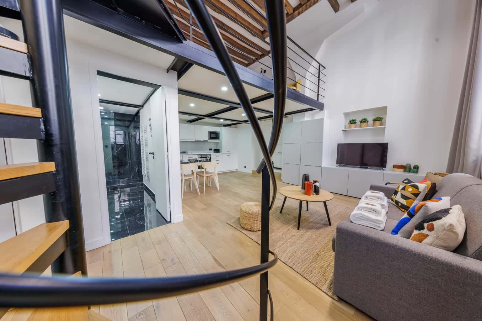 Superbe DUPLEX - proche des Invalides - Bail mobilité