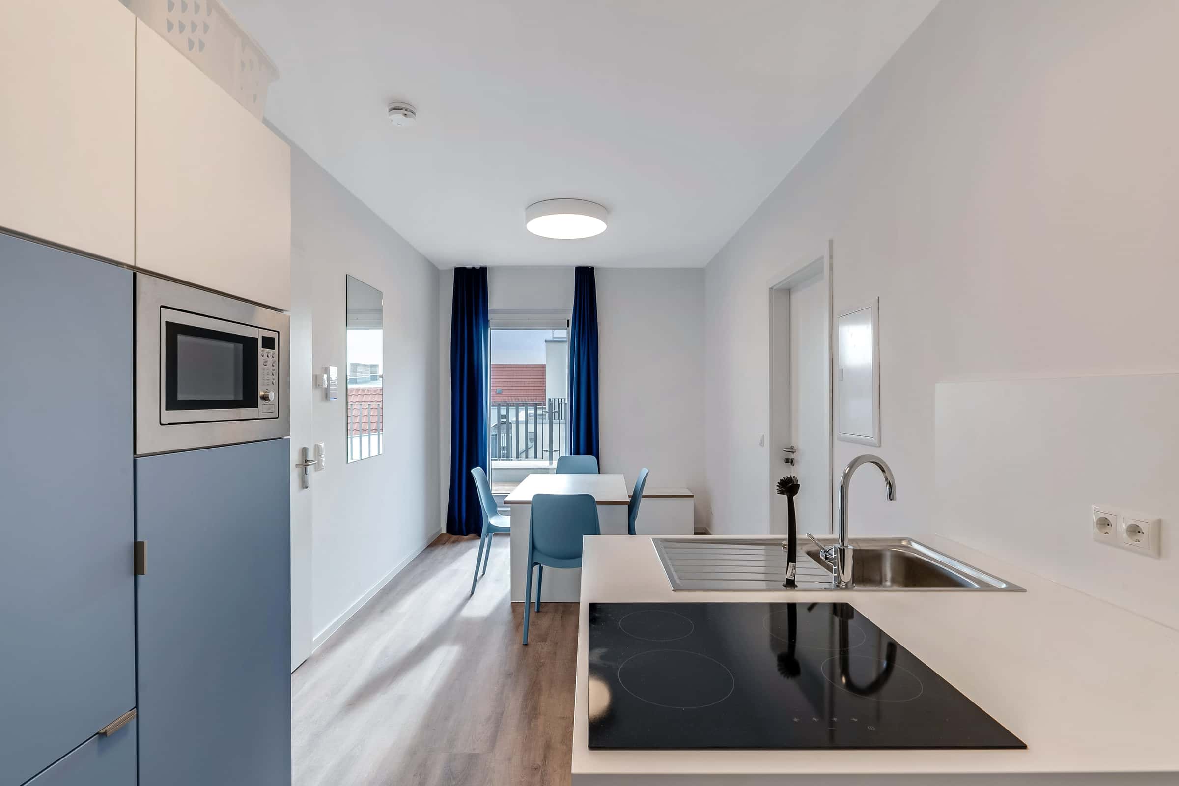 Fully furnished private room with shared terrace in a 3 people shared mixed apartment