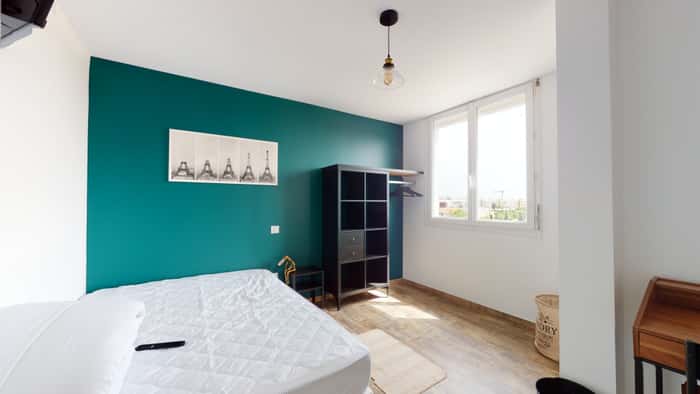 Listing photo thumbnail