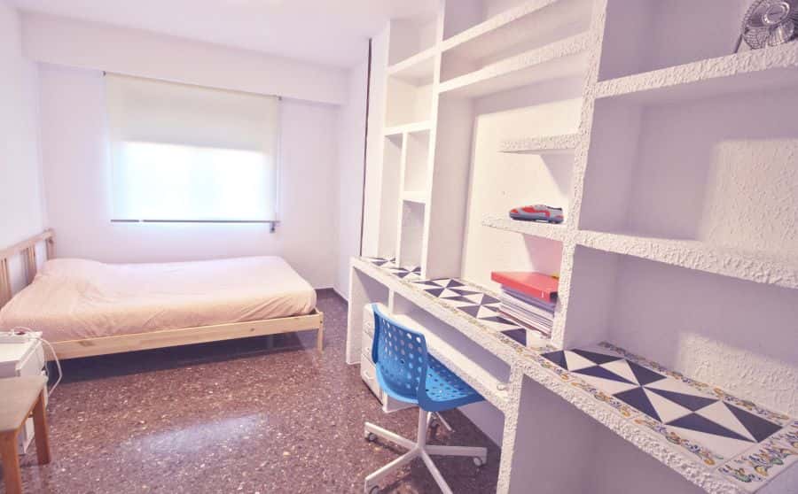 Habitación en piso de 4 habitaciones en Algirós
