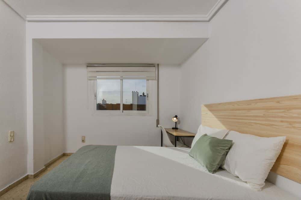Amplia habitación doble en Valencia