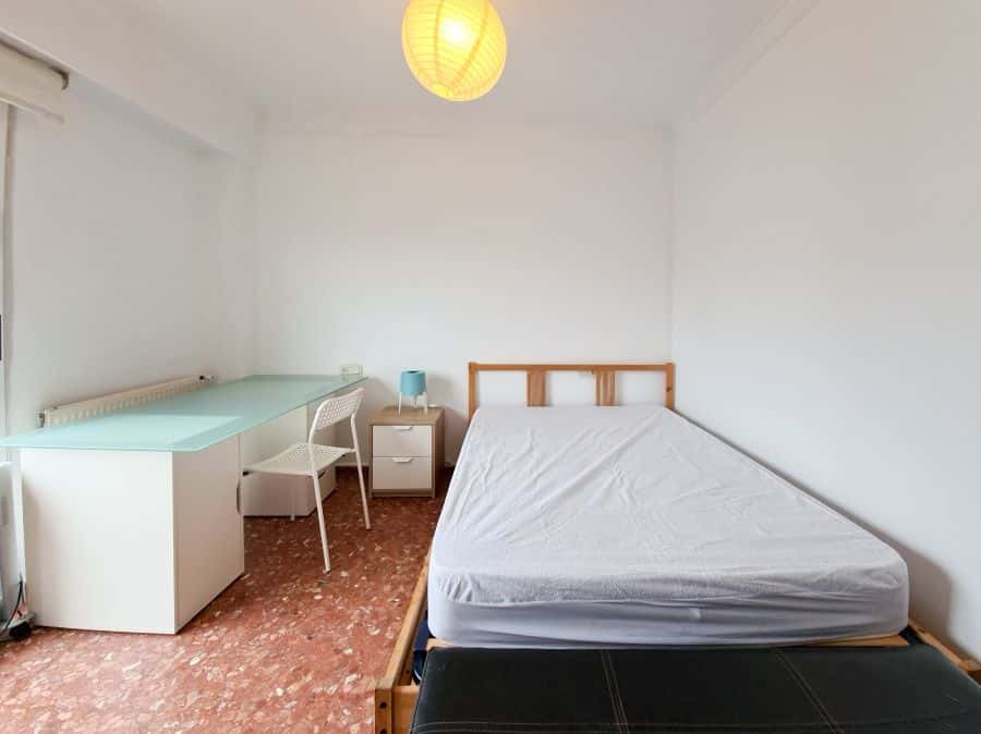 Habitación en piso de 5 habitaciones en Algirós
