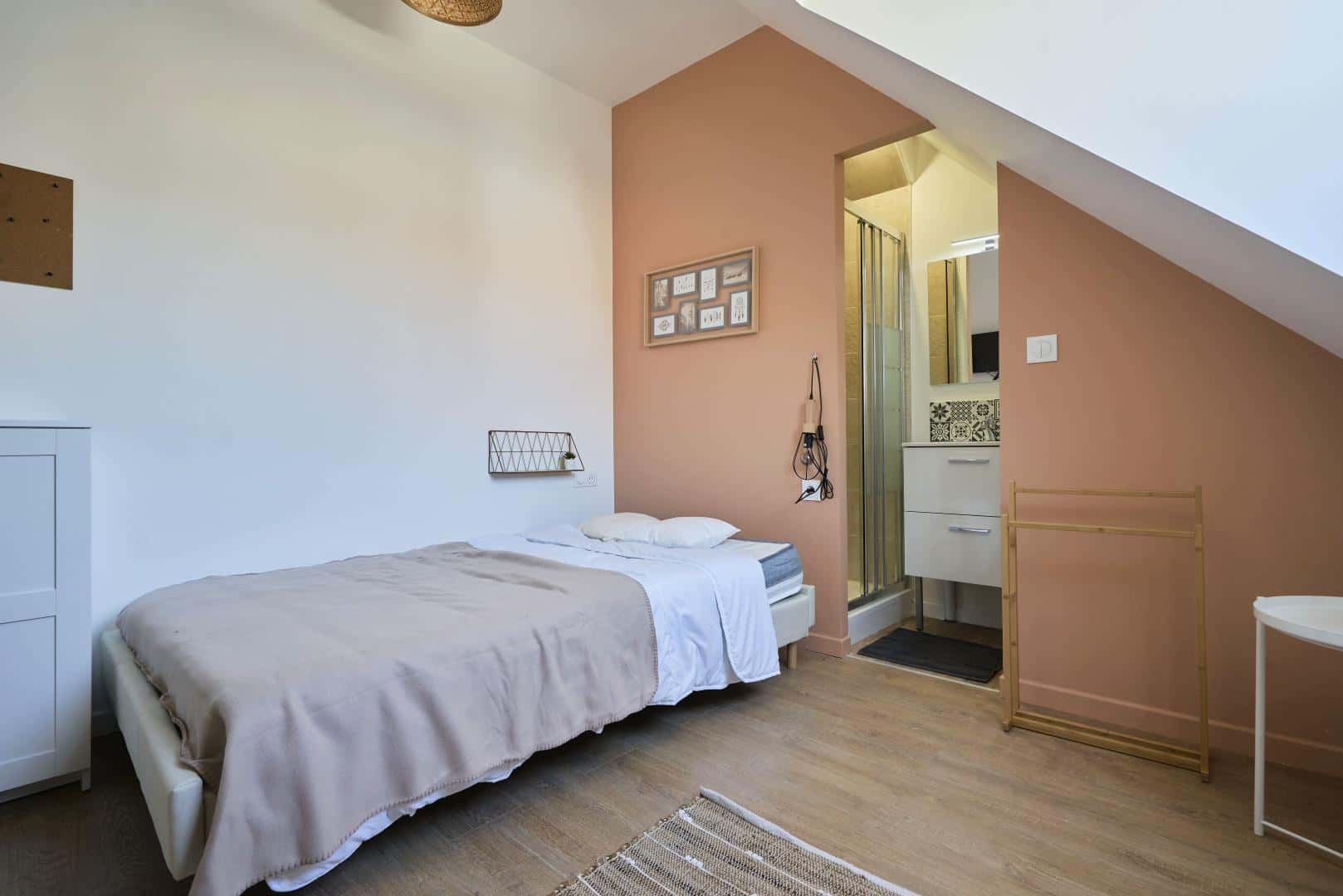 Chambre 5 - ROUTE DE PARIS