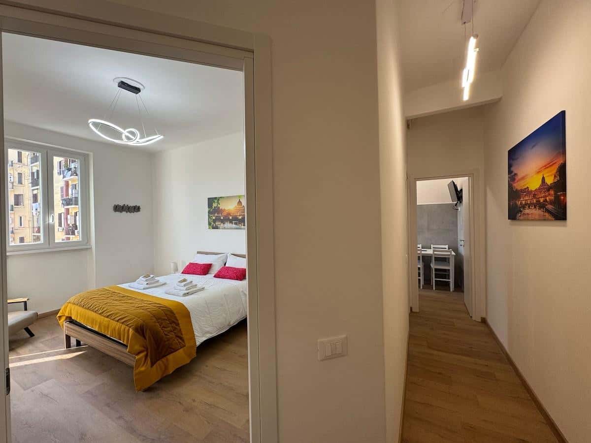 031 - Furio Camillo - Urban Retreat Steps from the Metro