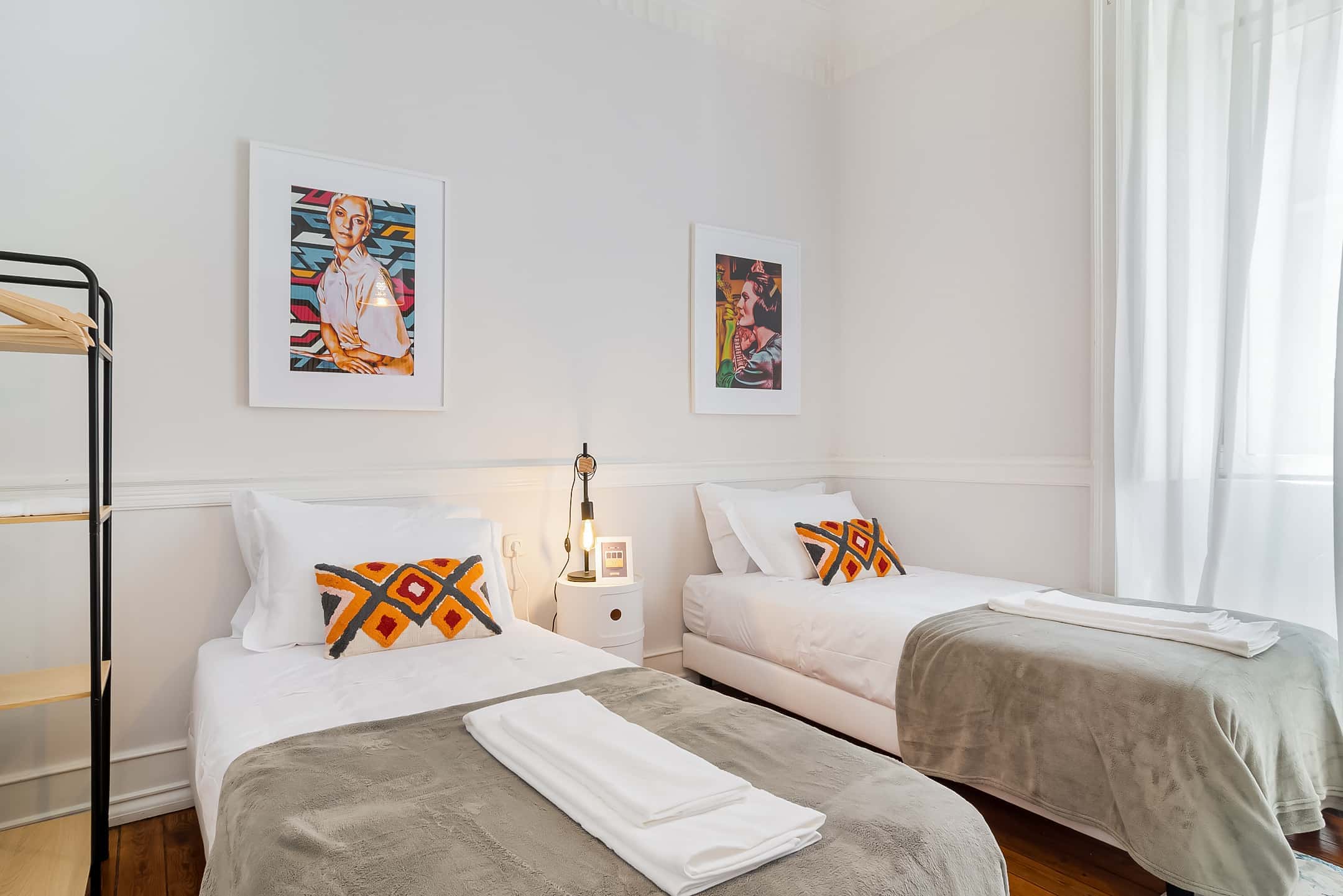 Room in a 5-bedroom apartment in Rua António Pedro, Lisbon - Anjos Heart Room