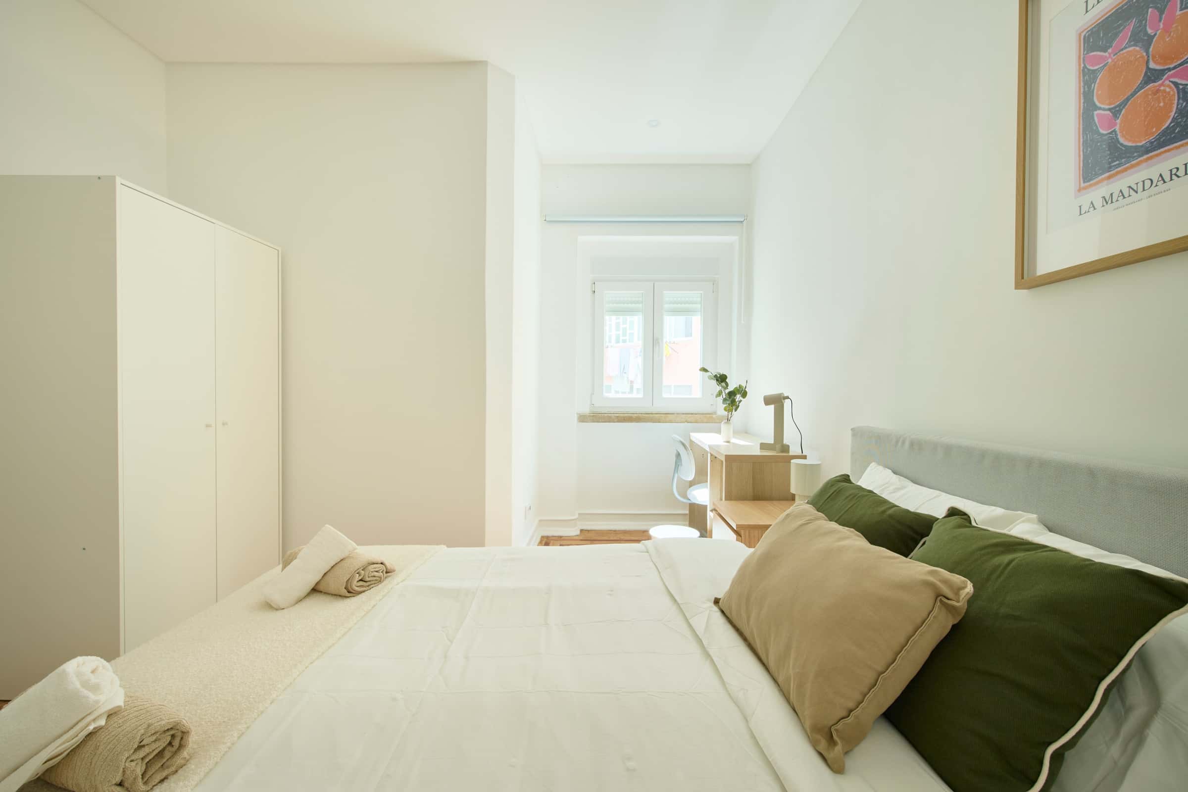 Room in a 4BDR apartment in Lisbon | Room 4