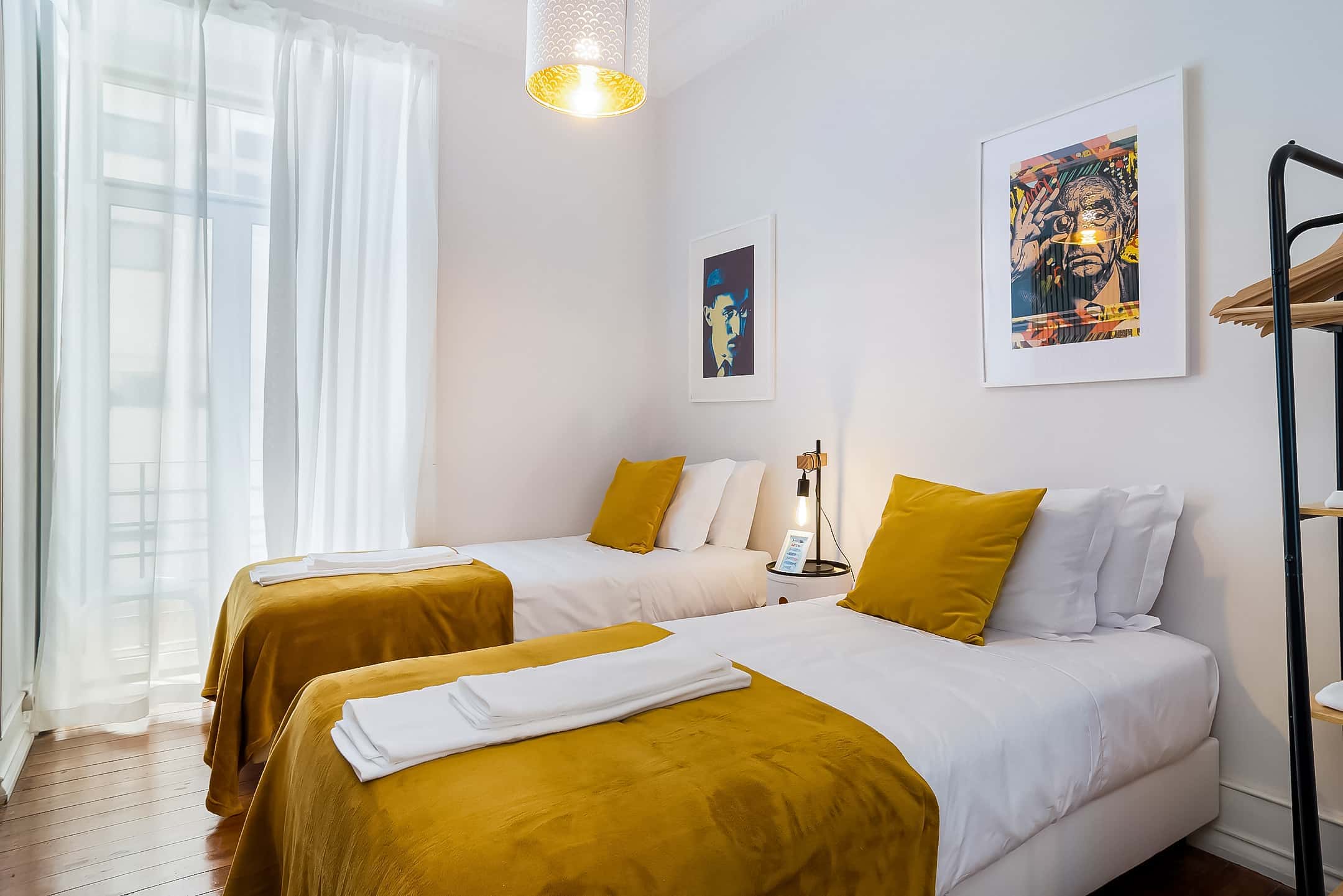 Room in a 5-bedroom apartment in Rua António Pedro, Lisbon - Graça View Room