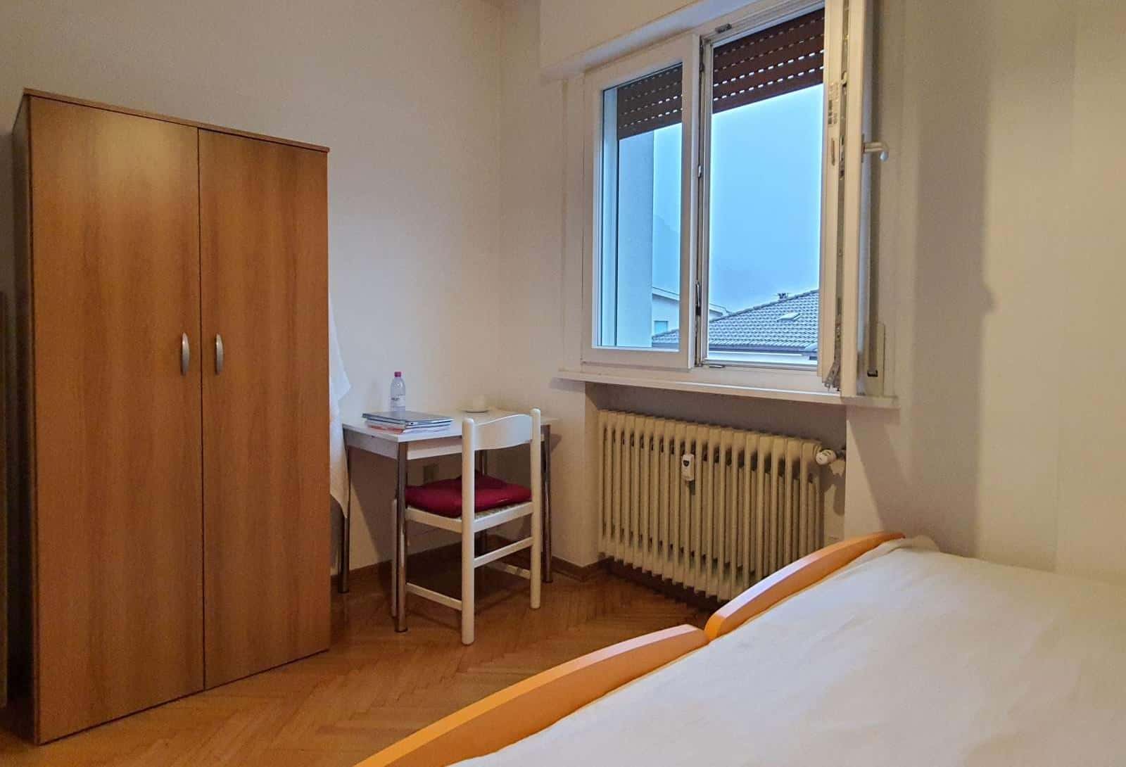 A26/S1 - stanza con due letti uniti in appartamento con terrazza panoramica, vicino alla BUC e al Centro Storico, a Trento