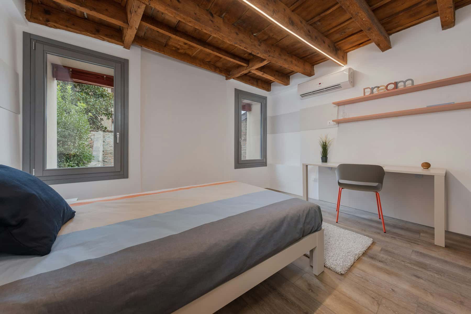 1 Single room 4