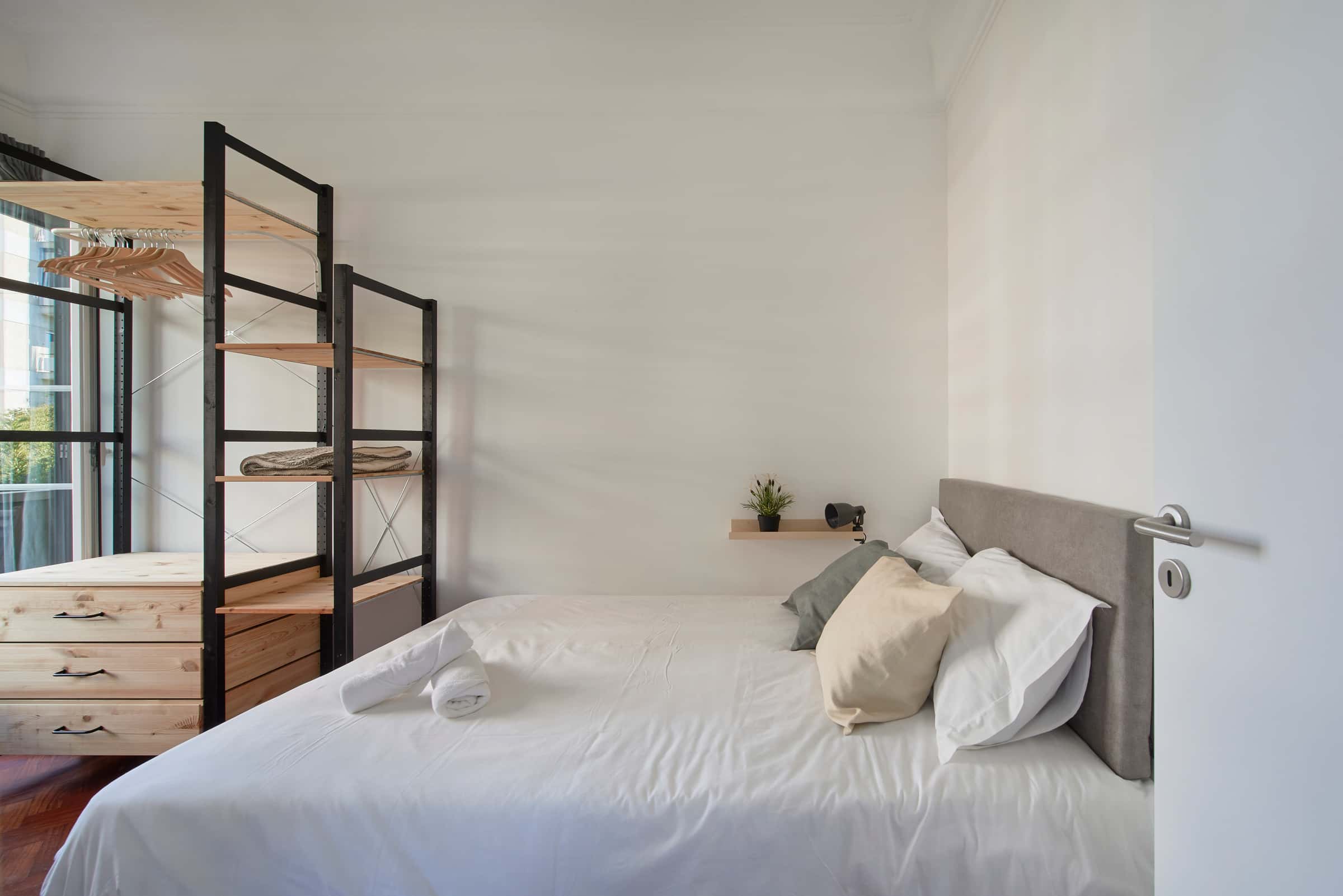 Room in Av. Luís Bívar 38, 1050-053 Lisboa, Portogallo