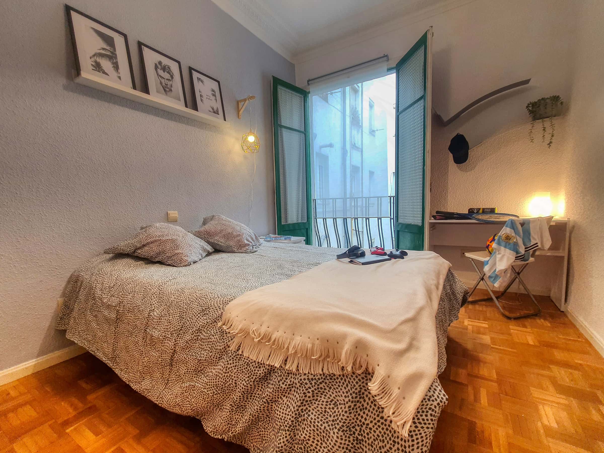 Chambre dans Calle de Vallehermoso, Madrid pour 100 m² avec 5 chambres