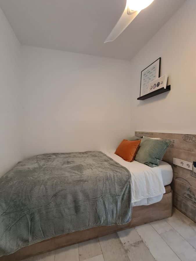 Habitación en piso de 4 habitaciones en Algirós