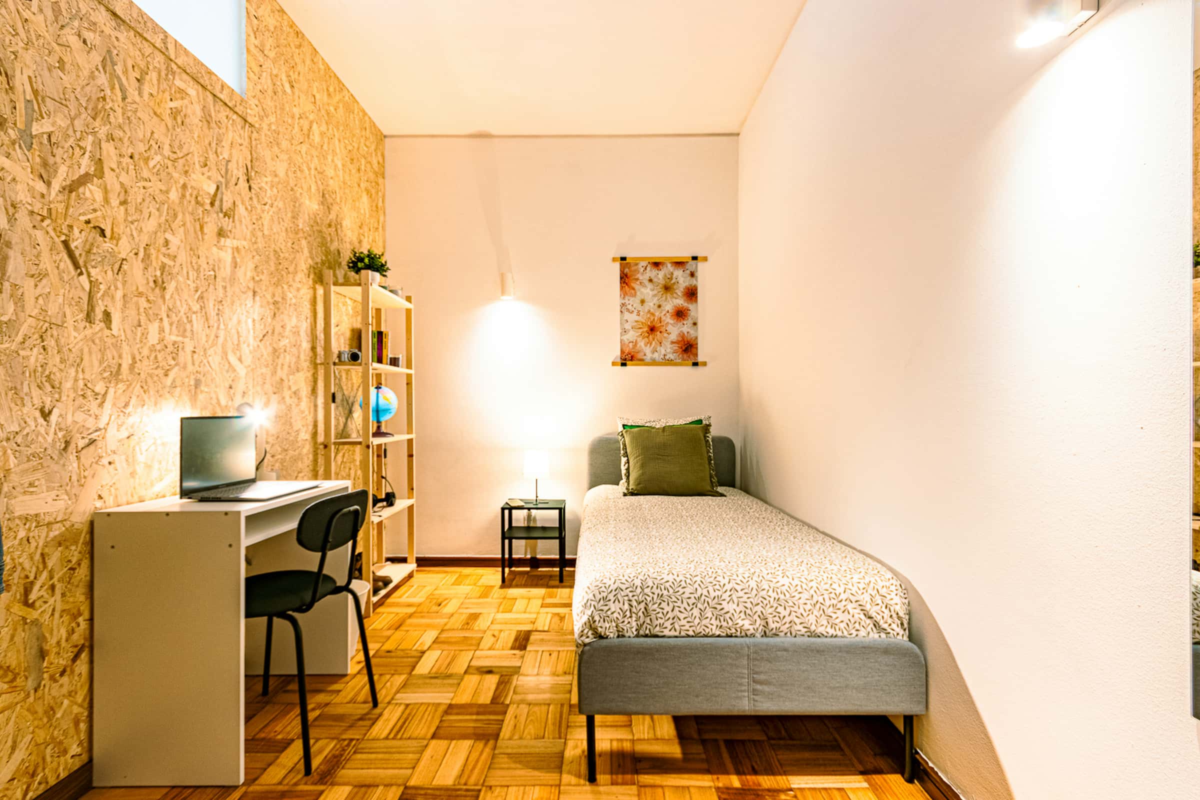 Room in a 6-bedroom apartment in Rua das Artes Gráficas, Porto - Room 3