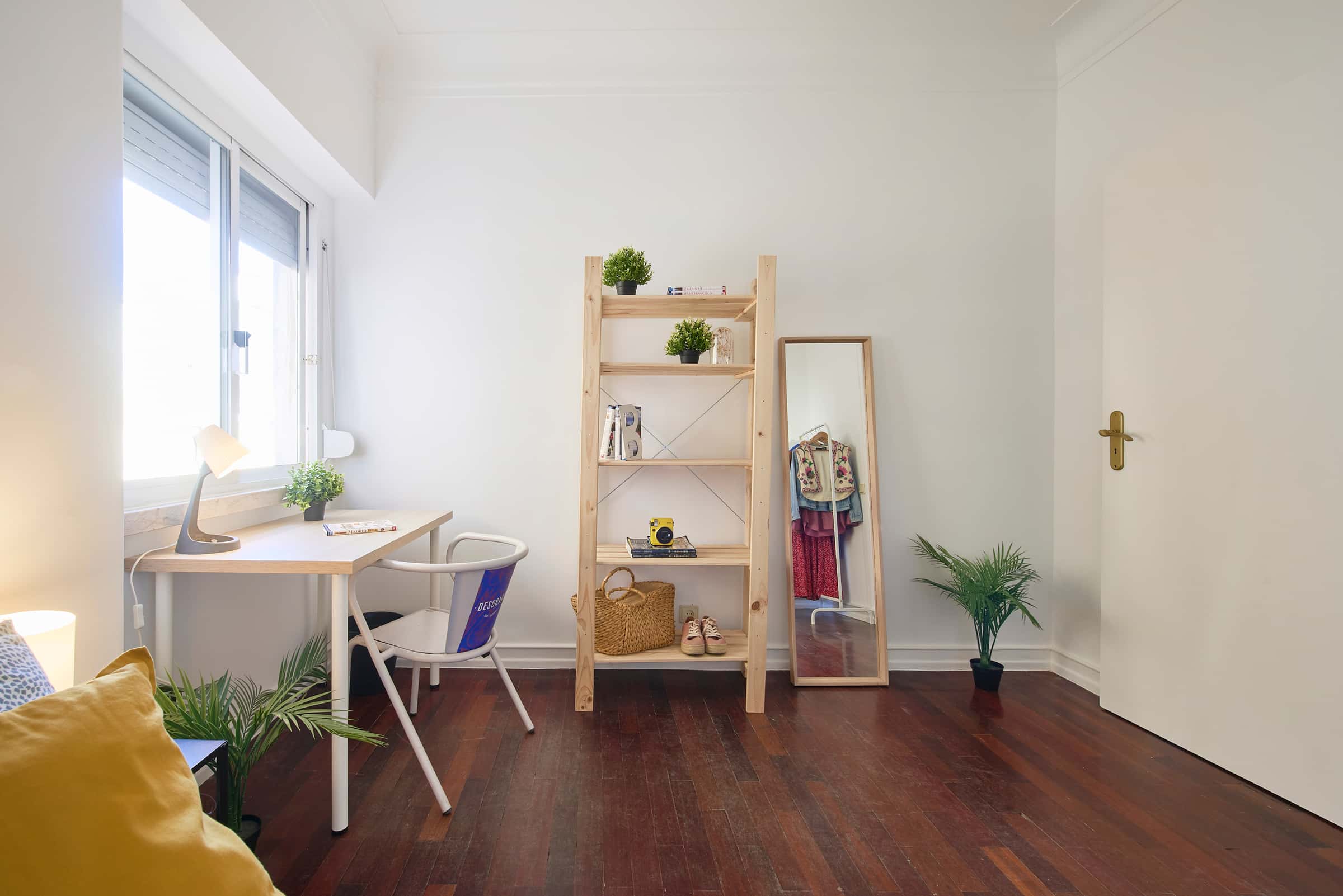 Bedroom in a 5-bedroom apartment in Lisbon - Room 1