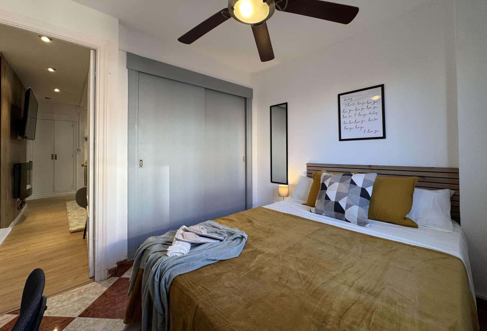 Double bed in Rooms for rent on Andaluces street in Madrid