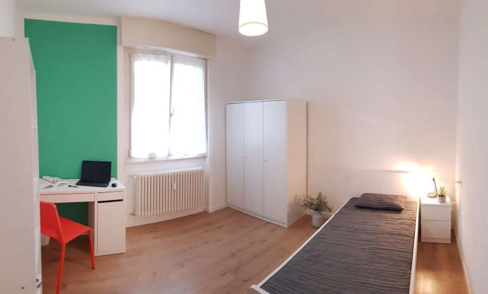 Listing photo thumbnail