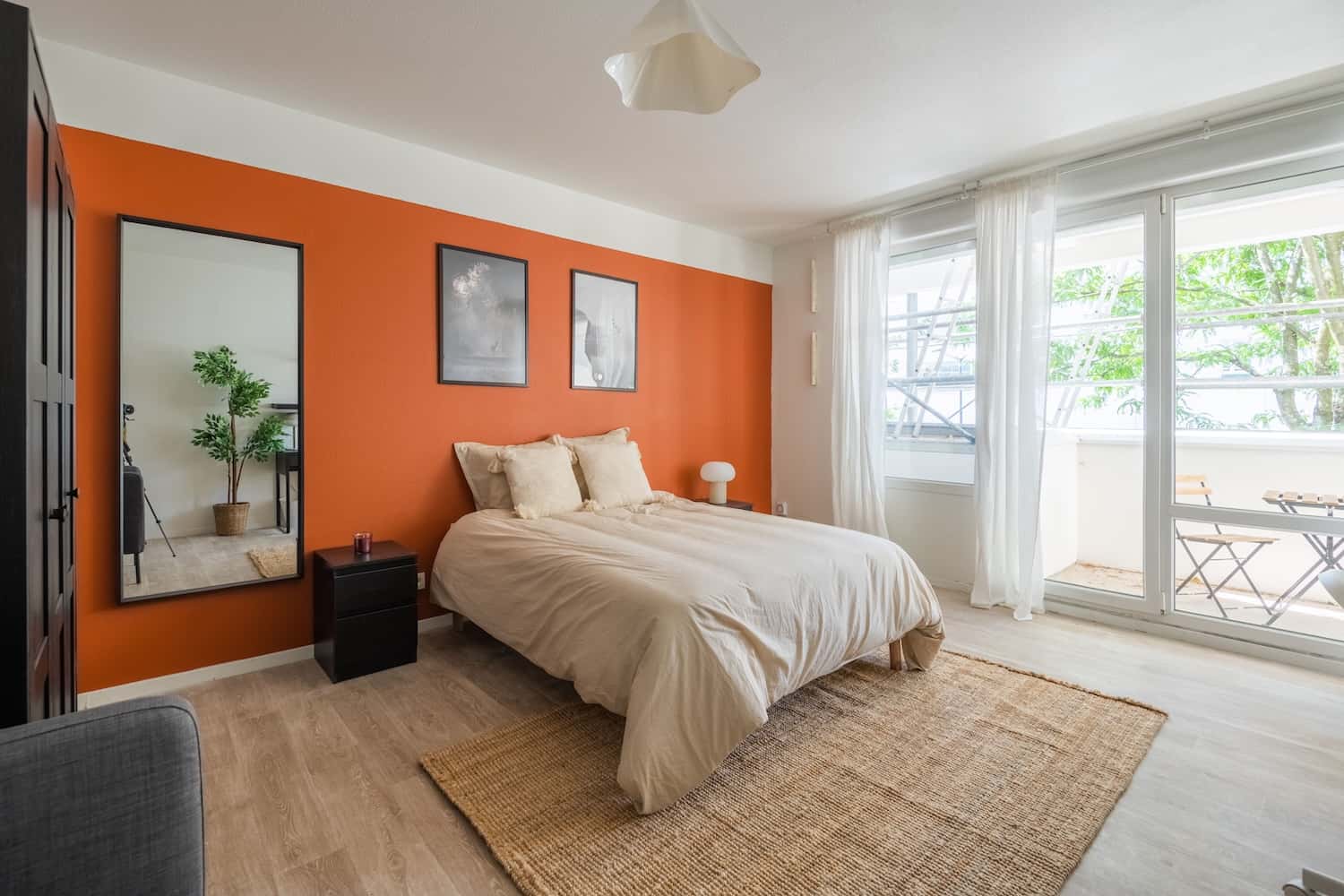 Move into this 20 m² bedroom