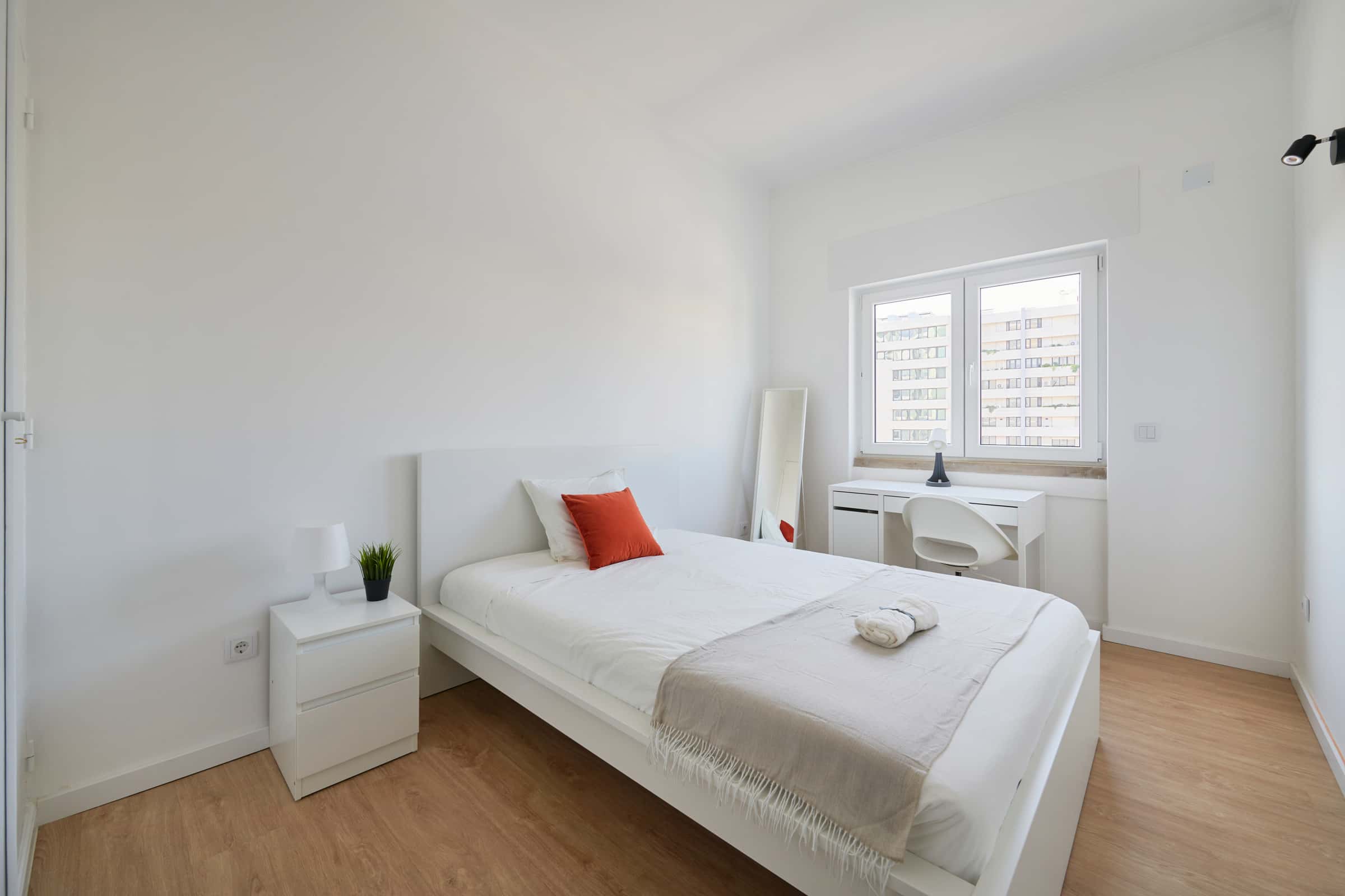 Bedroom in a 7-Bedroom Apartment in Rua Actor António Silva, Lisbon - Room 6