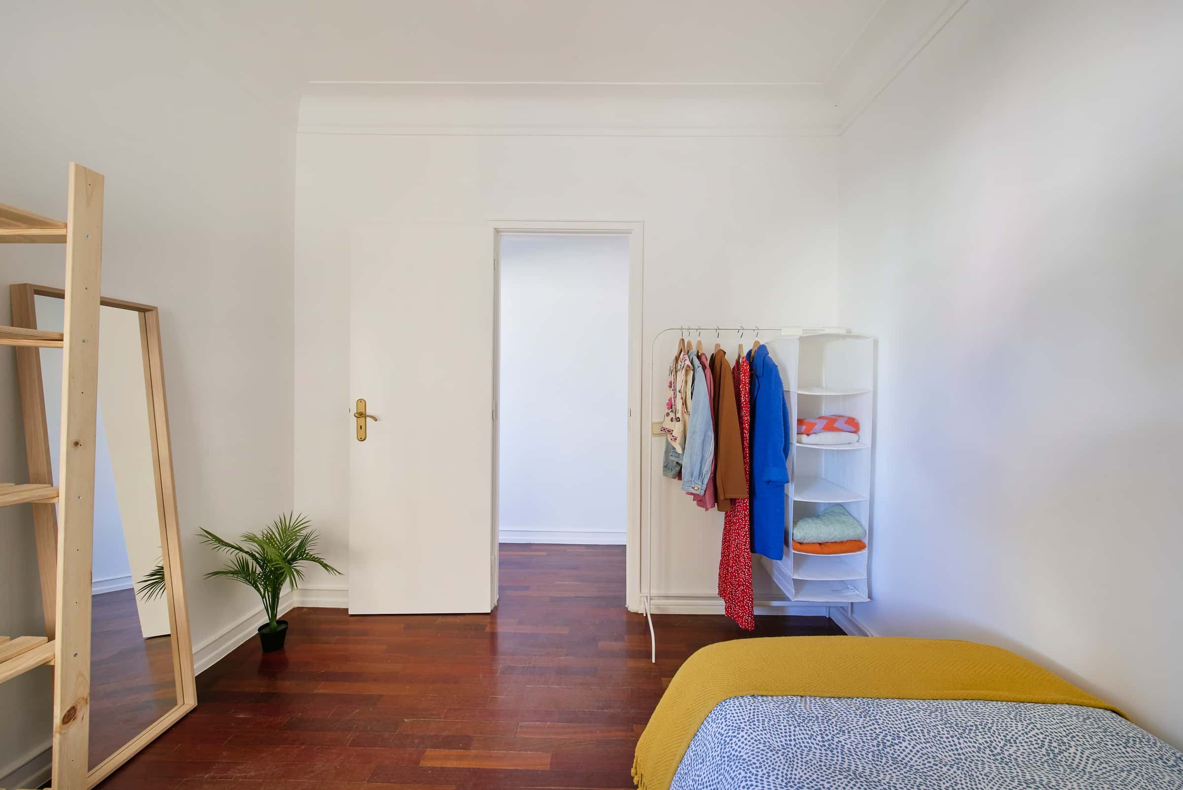 Bedroom in a 5-bedroom apartment in Lisbon - Room 1