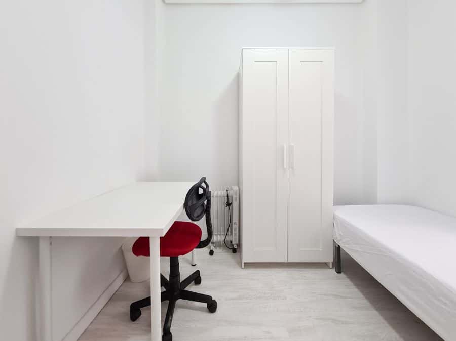 Habitación en piso de 5 habitaciones en Camins Al Grau