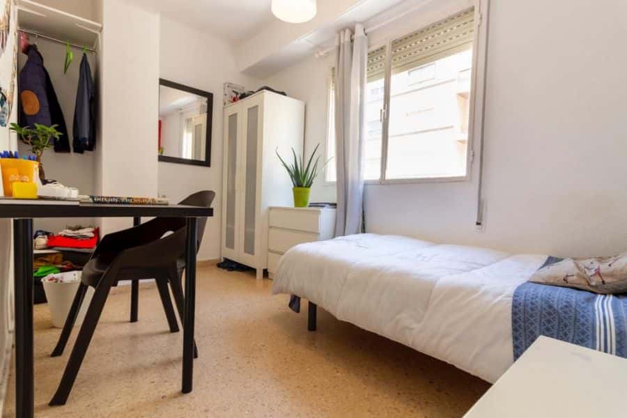 Habitación en piso de 4 habitaciones en Ciutat Jardi