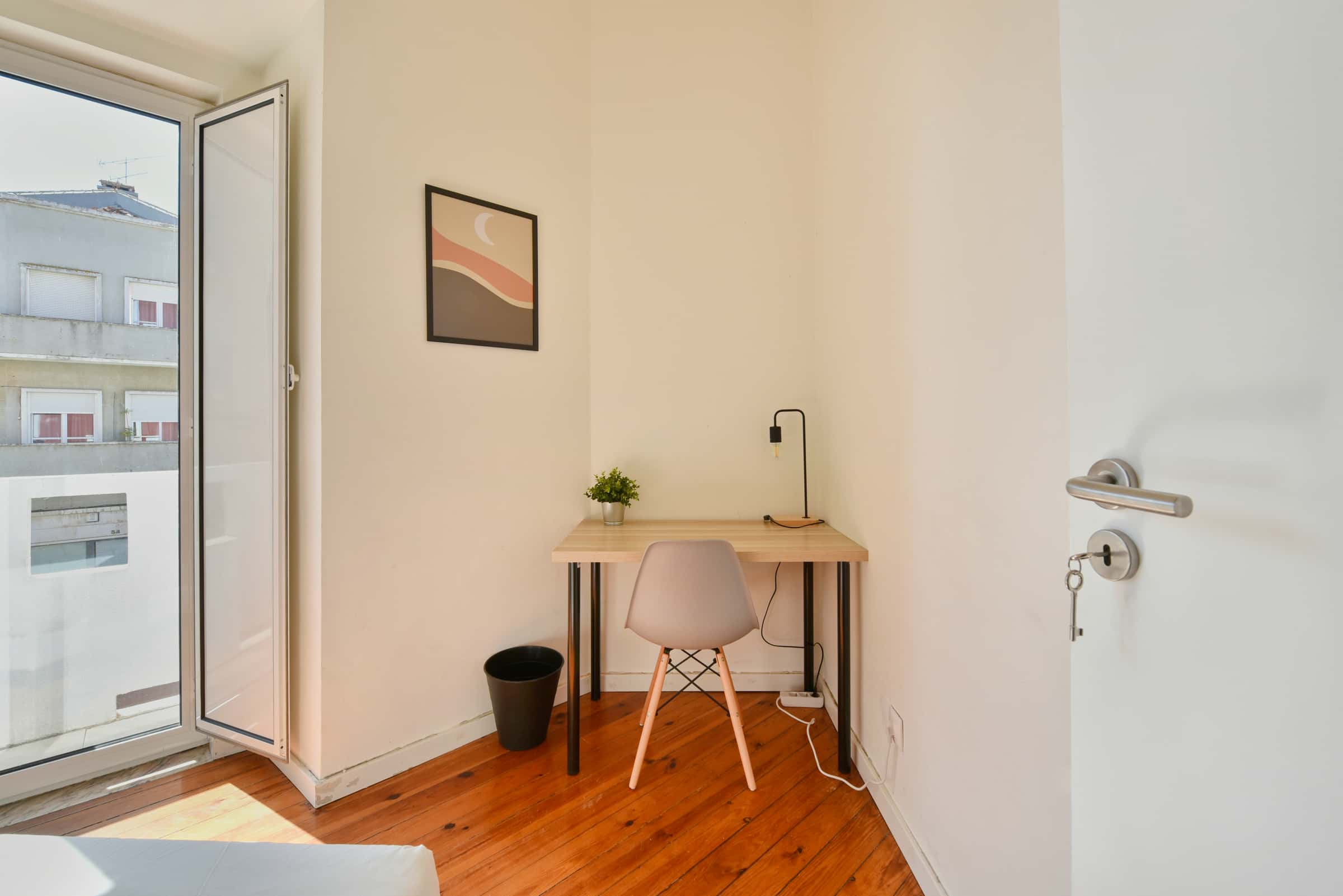 Bedroom in a 7-bedroom apartment in R. David Lopes, Lisbon - Room 203