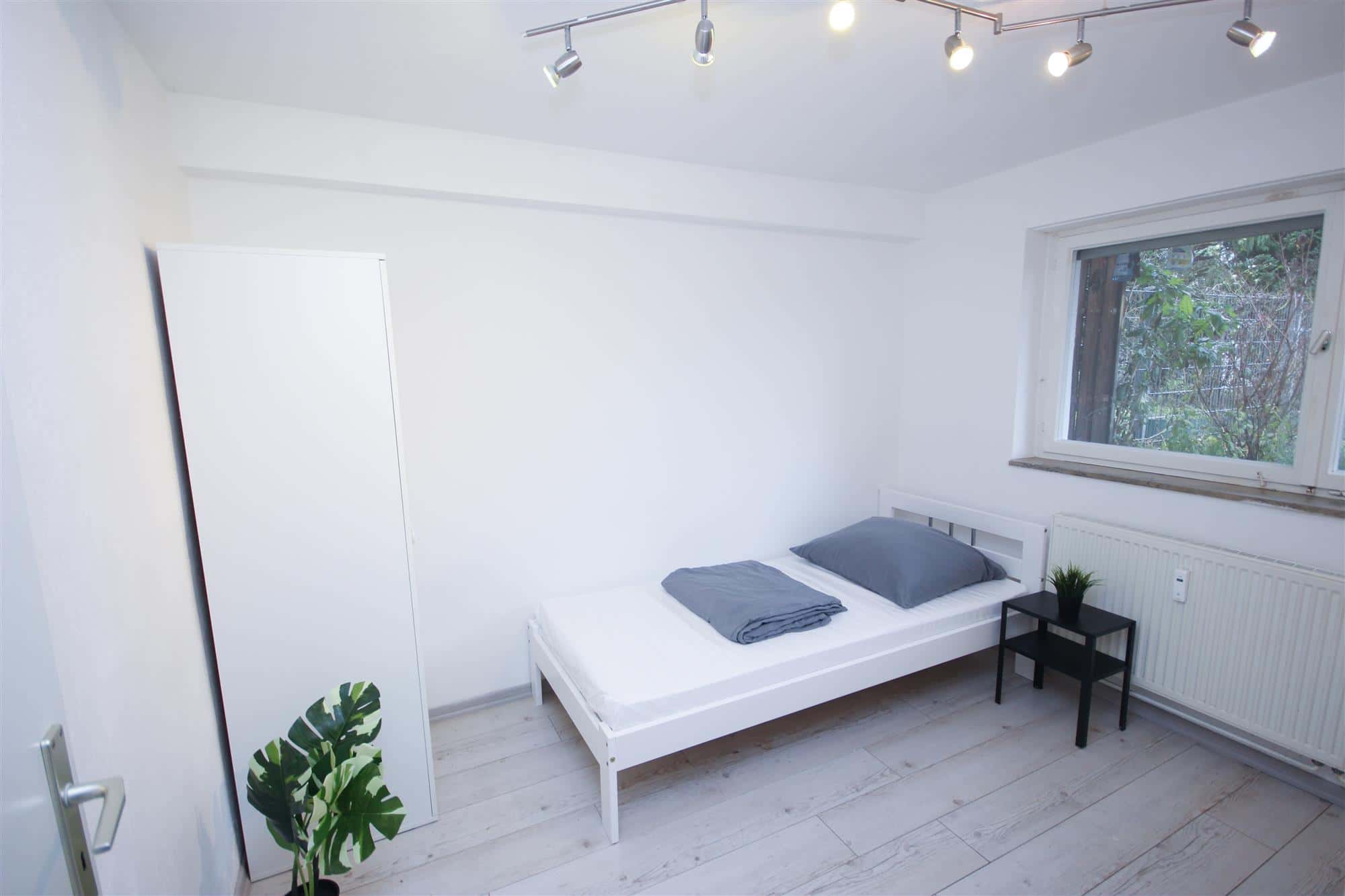 Habitación en Endersbacher Straße, Stuttgart para 60 m² con 4 dormitorios