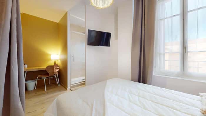 Listing photo thumbnail