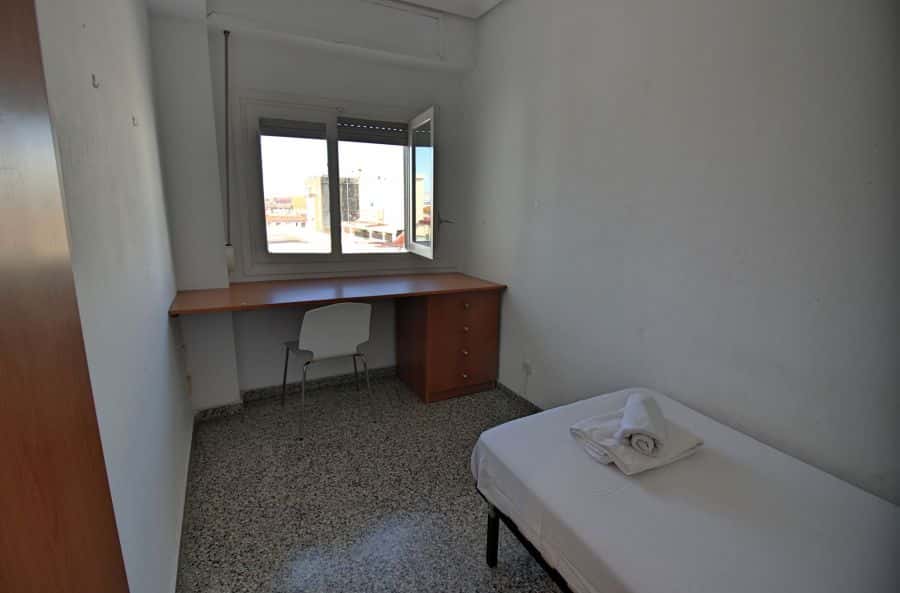 Habitación en piso de 5 habitaciones en Algirós