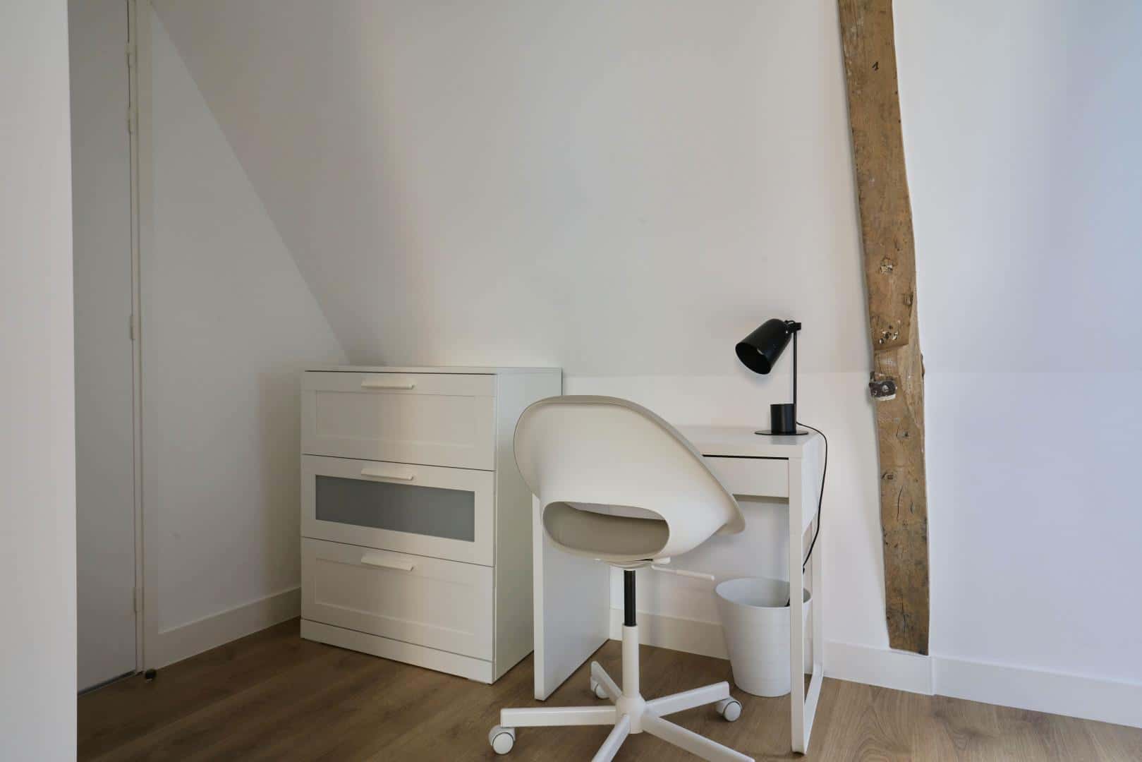 Chambre 4 - COURT DEBOUT