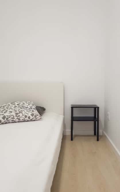 Bedroom in a student residence in Rua Dom Afonso Henriques, Porto - Room 103