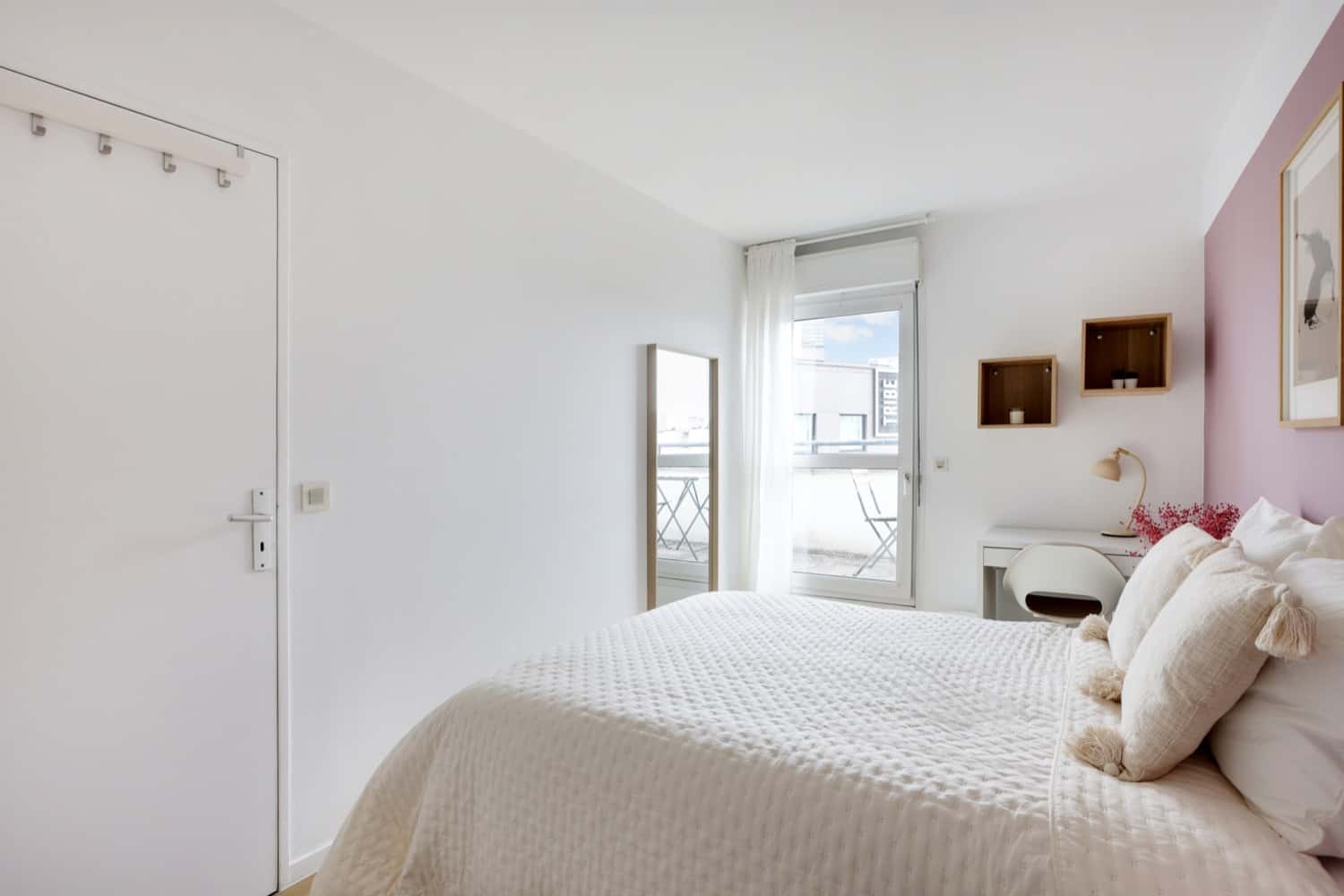 Move into this elegant 10 m² bedroom