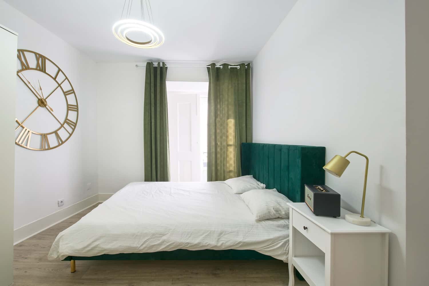 Room 6 - 83. Rua da Emenda 111 1