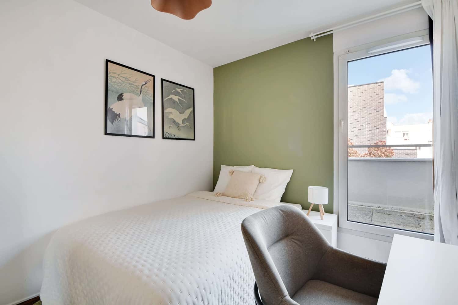 Move into this 10 m² room with balcony