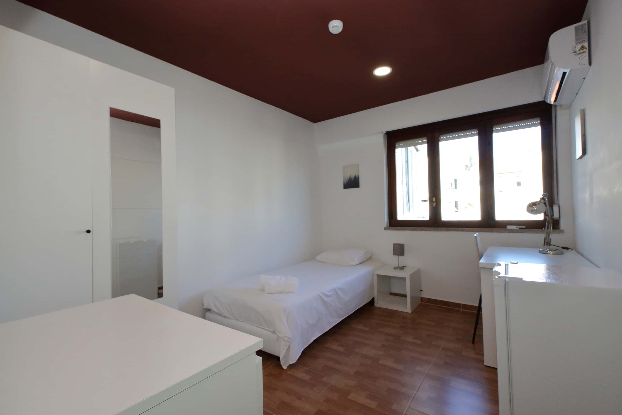 Room in Rua Ferreira Lapa, Lisbon (Students only)