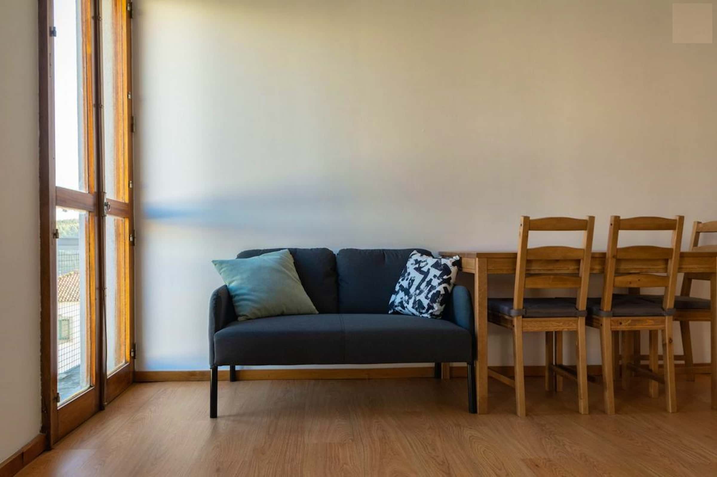 Single room in a 5-bedroom apartment in Rua de Salgueiro Maia, Porto