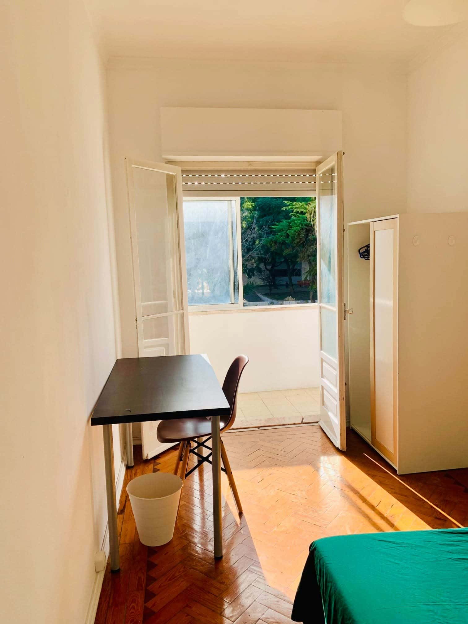 Quarto com cama de casal, com varanda, em apartamento com 3 quartos - FLAT S - S3