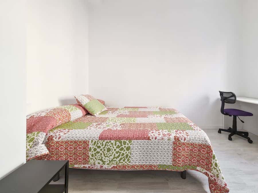 Habitación en piso de 5 habitaciones en Camins Al Grau
