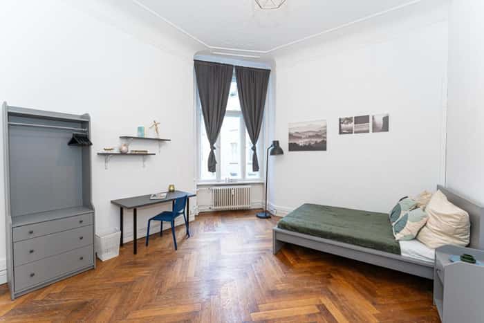 Listing photo thumbnail