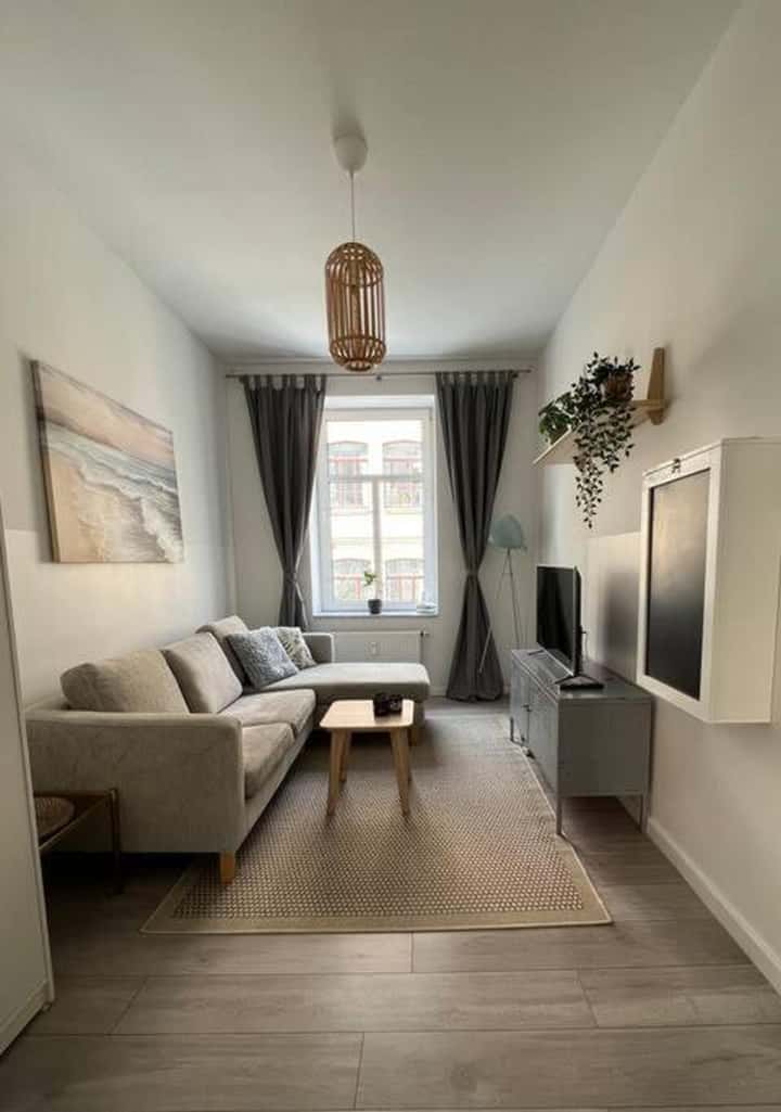 Quiet Yet Central – 2-Room Apartment in Lively Alt­lin­denau