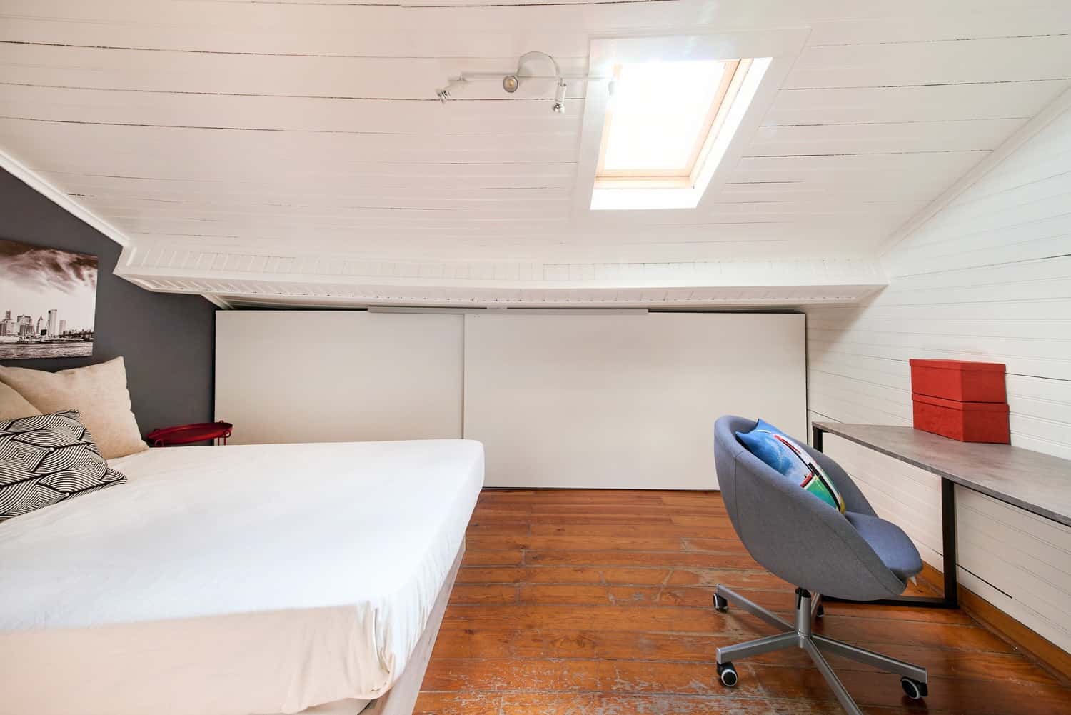 Room 5 - 207. R.António Aleixo 39 3D