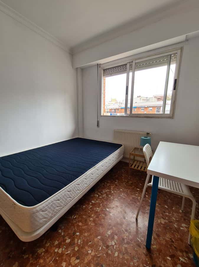 Habitación en piso de 5 habitaciones en Algirós