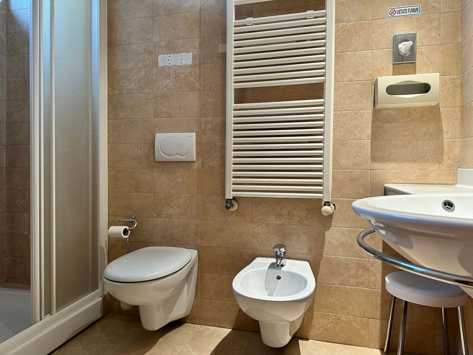 Zimmer in Lungo Dora Napoli, Torino für 1100 m² mit 10 Schlafzimmer